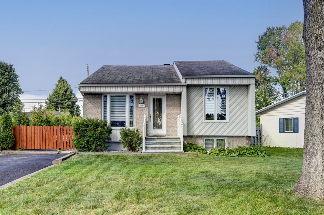 A house with a fenced yard and a driveway